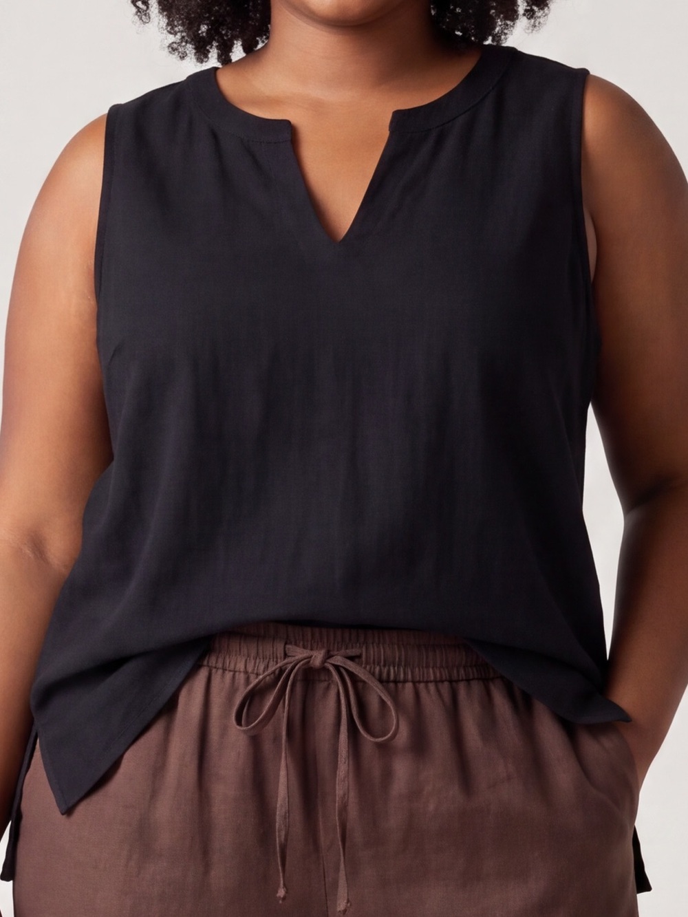 Jaclyn Smith Black Sleeveless V-Neck Blouse Tank Top Plus Size minimalist Basic